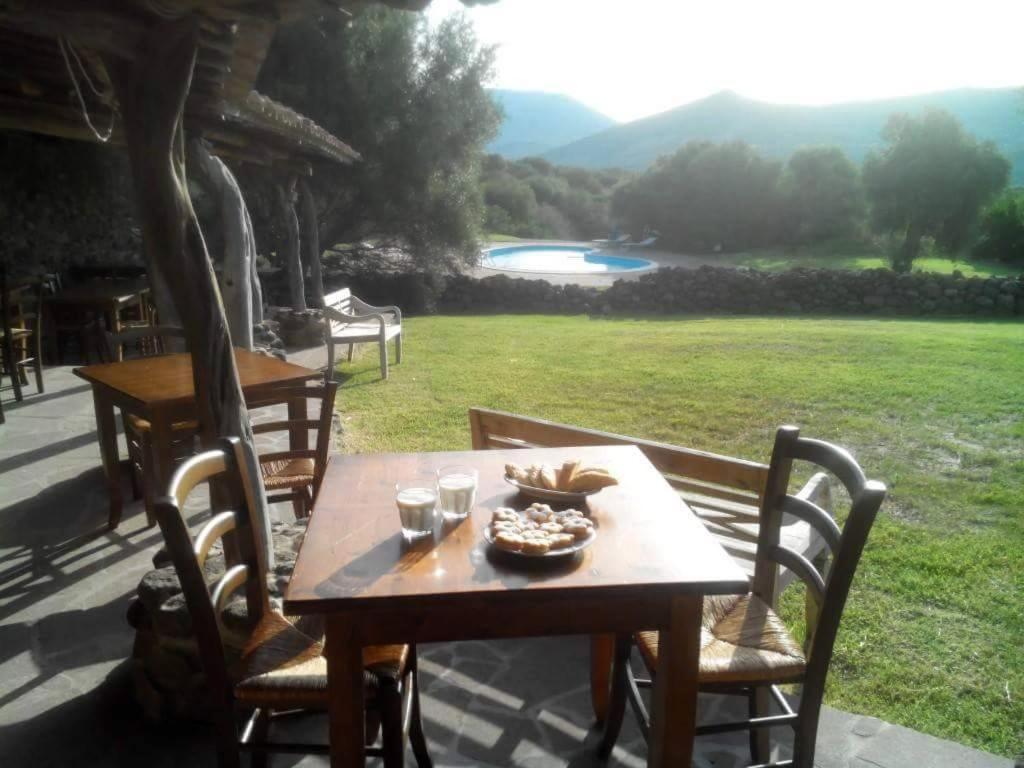 הוילה Tratalias Agriturismo Medau Becciu מראה חיצוני תמונה
